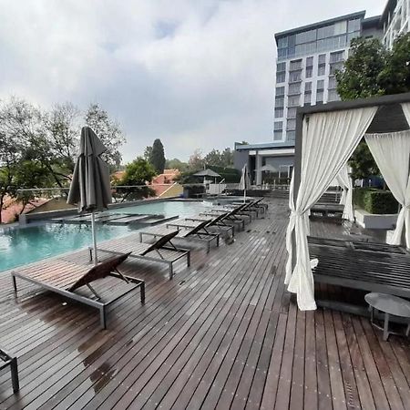 Hotel Apartment In Sandton Private Unit Johannesburgo Exterior foto